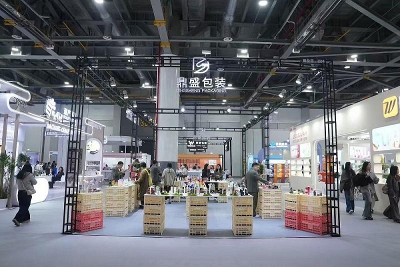 تألقت شركة دينغشنغ (غوانغدونغ) للزجاج في معرض الابتكار التجميلي CIE لعام 2026